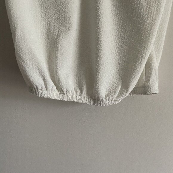 Express Women SZ L Ivory Textured Sleeveless Shoulder Pad Elastic Waist Top NWT - Picture 2 of 7
